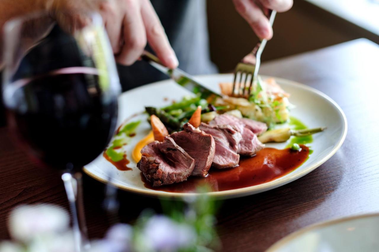 The Bower Inn บริดจ์วอเตอร์ ภายนอก รูปภาพ A plate of food