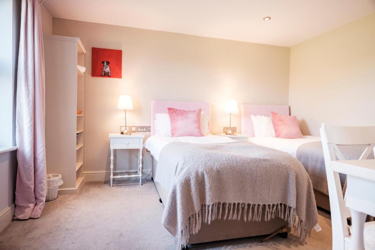 The Bower Inn บริดจ์วอเตอร์ ภายนอก รูปภาพ A bedroom at The Old Vicarage
