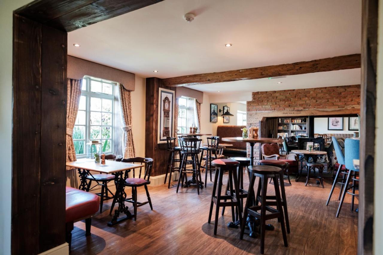 The Bower Inn บริดจ์วอเตอร์ ภายนอก รูปภาพ The interior of the pub